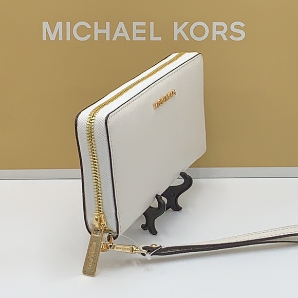 MICHAEL KORS LARGE TRAVEL CONTINENTAL WRISTLET WALLET OPTIC WHITE COLOR - Picture 2 of 16